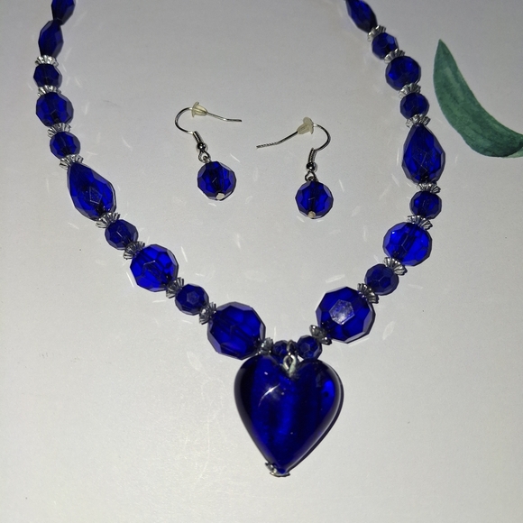 Bue Glass Heart Necklace Set - Picture 5 of 6